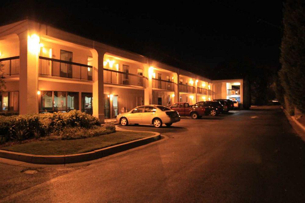 Hotel Baymont By Wyndham Mcdonough Extérieur photo