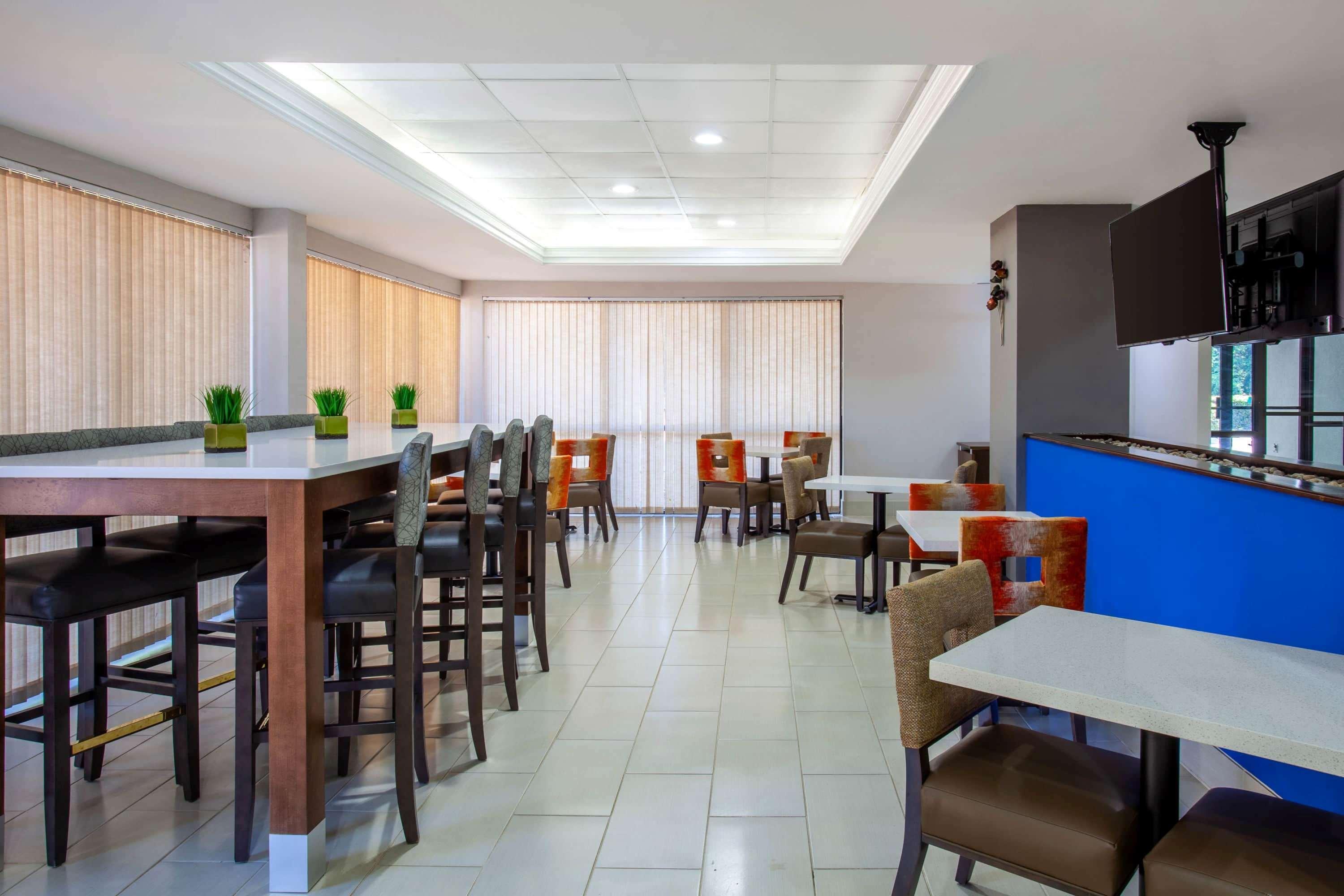 Hotel Baymont By Wyndham Mcdonough Extérieur photo