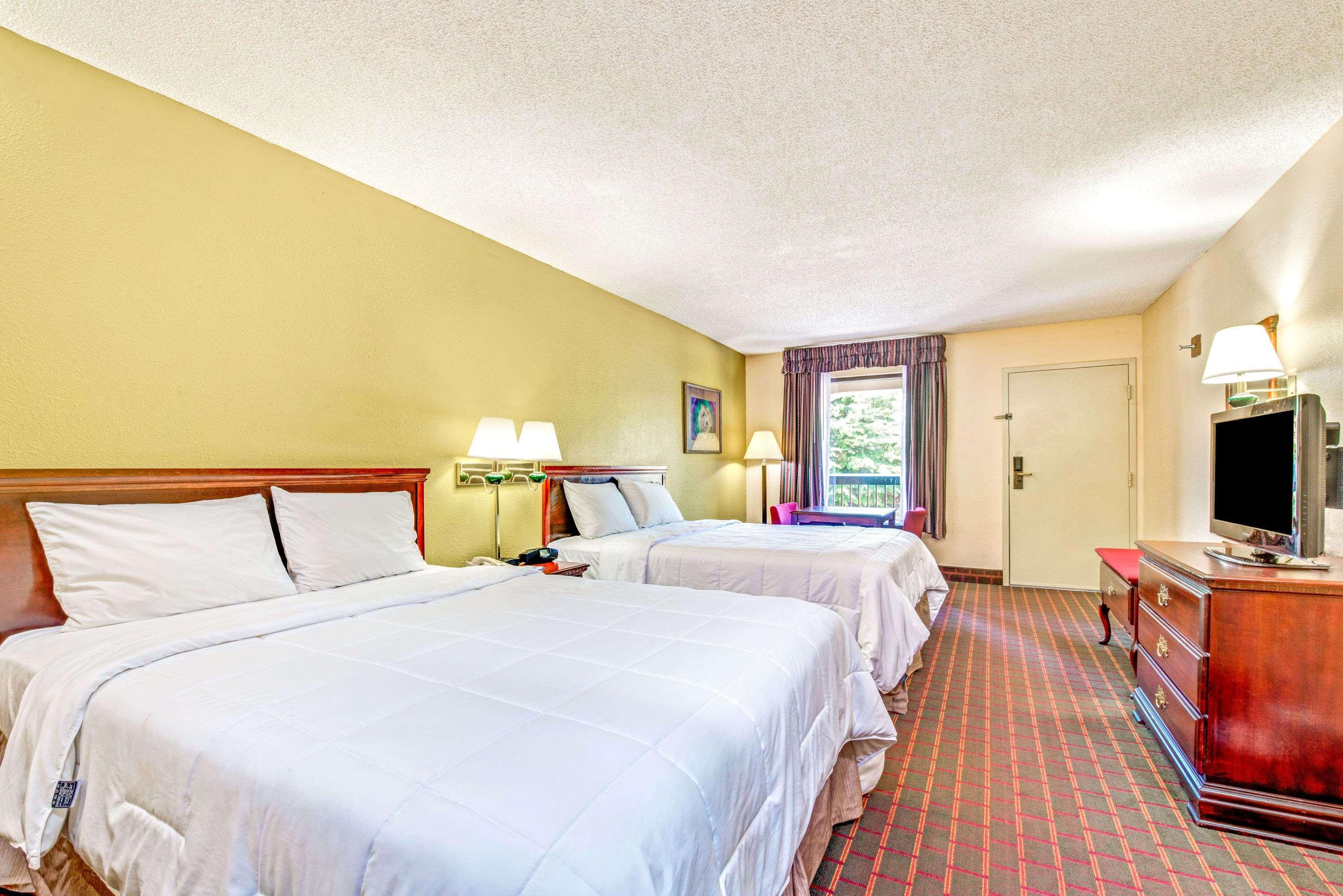 Hotel Baymont By Wyndham Mcdonough Extérieur photo