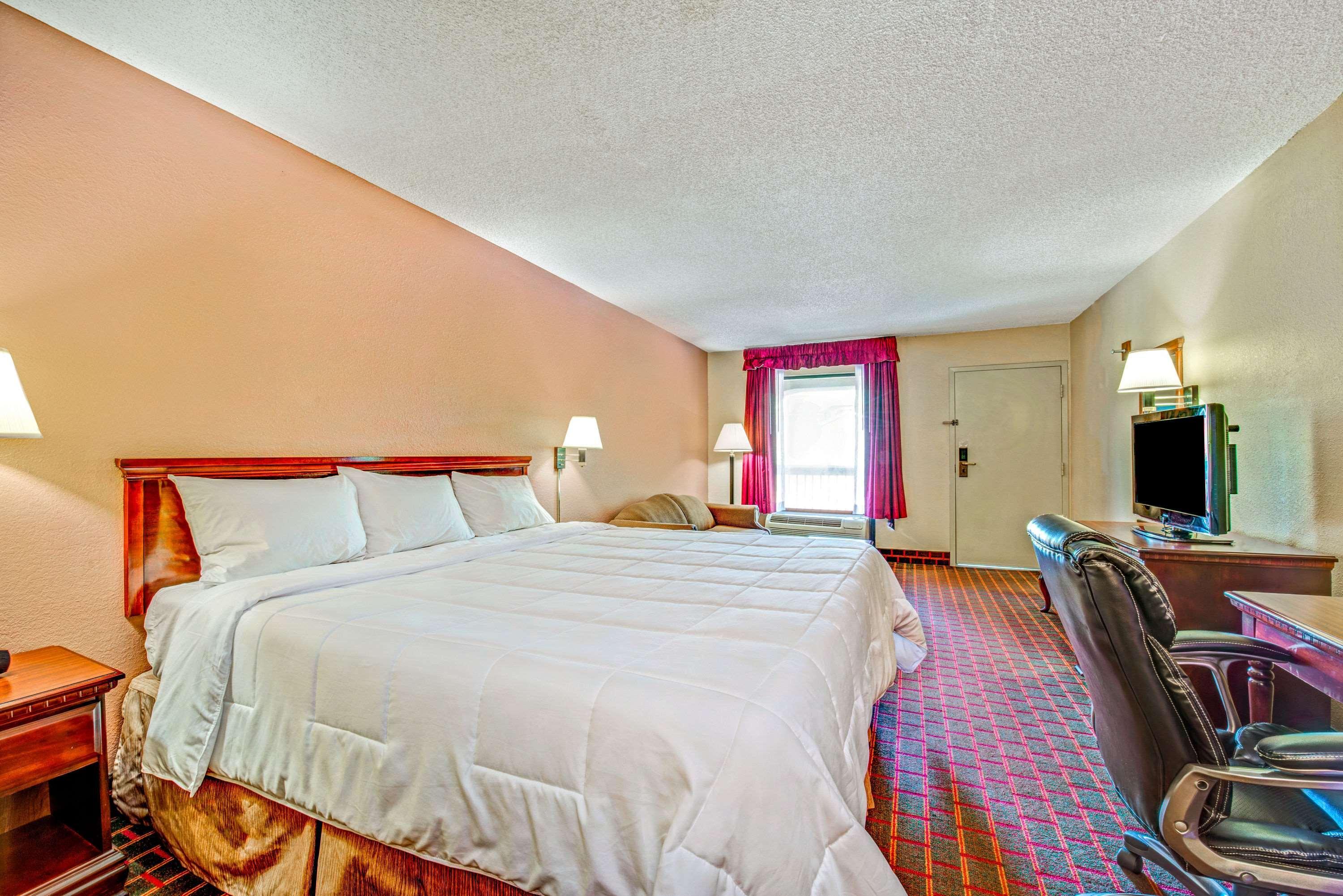 Hotel Baymont By Wyndham Mcdonough Extérieur photo