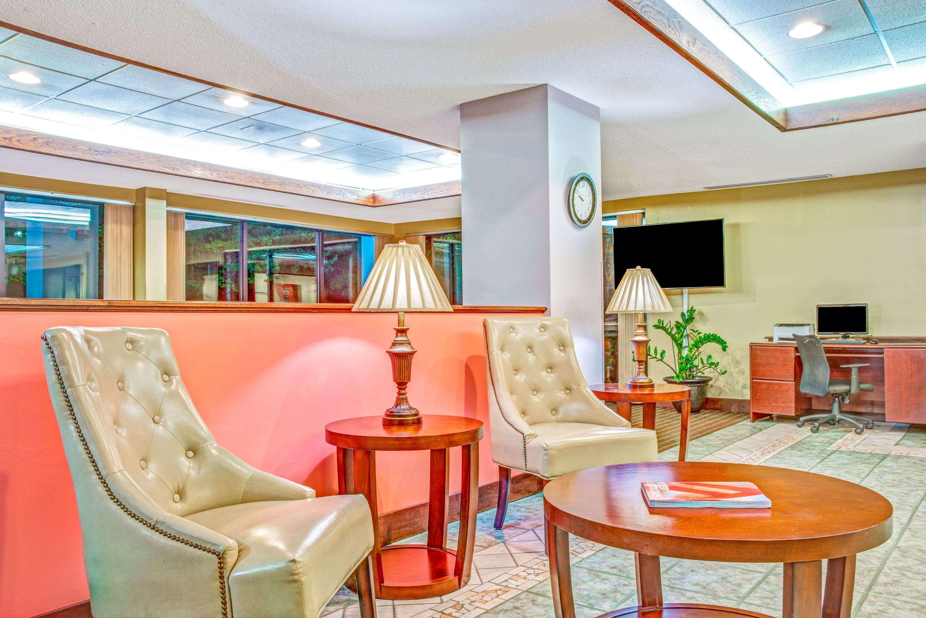 Hotel Baymont By Wyndham Mcdonough Extérieur photo