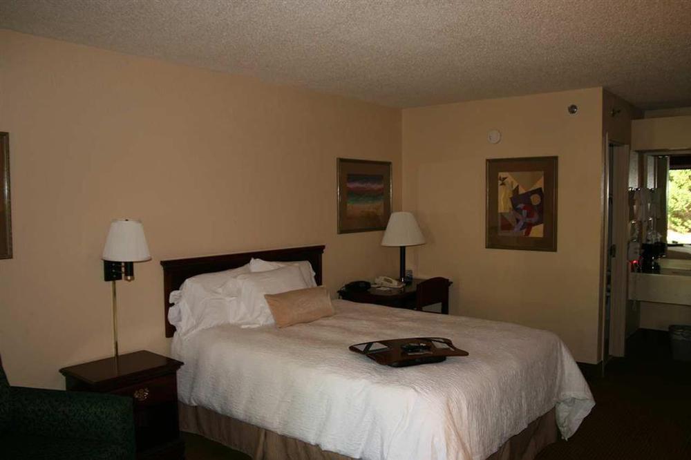 Hotel Baymont By Wyndham Mcdonough Chambre photo